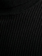 Oakworth_Turtleneck_03.jpg