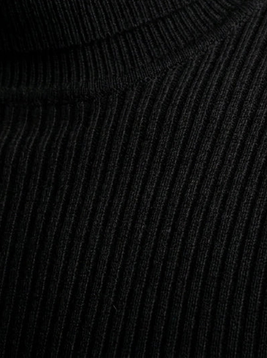 Oakworth_Turtleneck_03.jpg