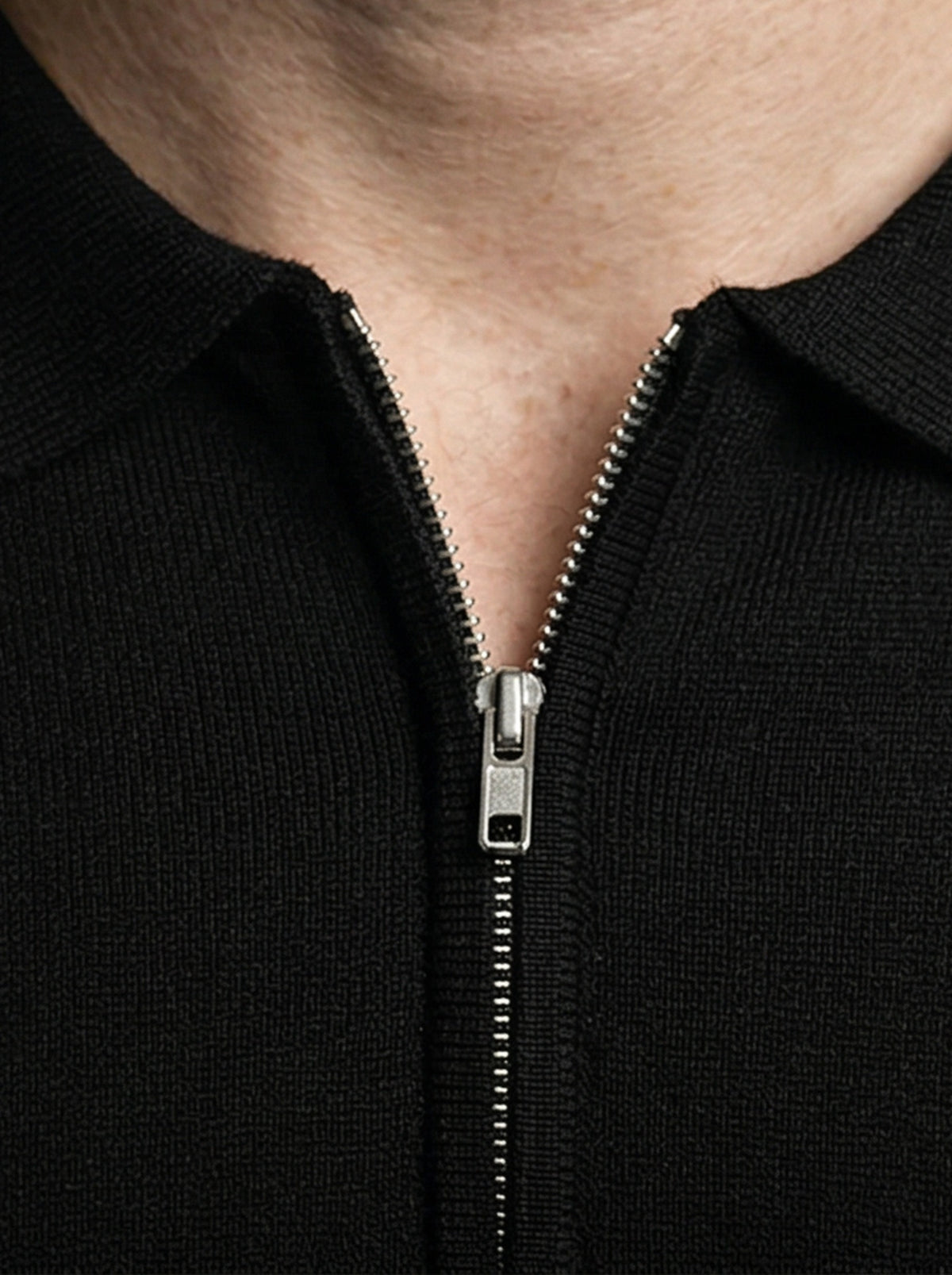 winfield-stripe-black-close-up.png